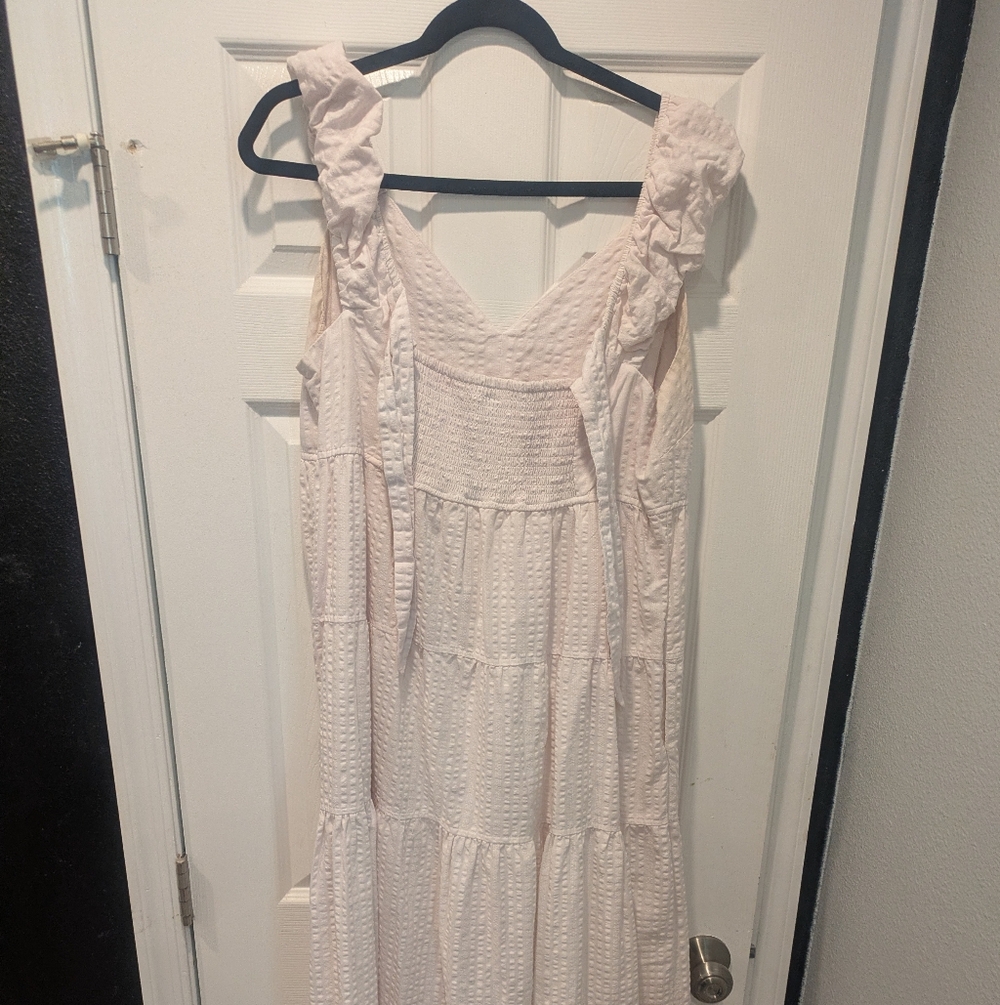 Old Navy Elegant Cream Sleeveless Dress - Picture 2 of 4